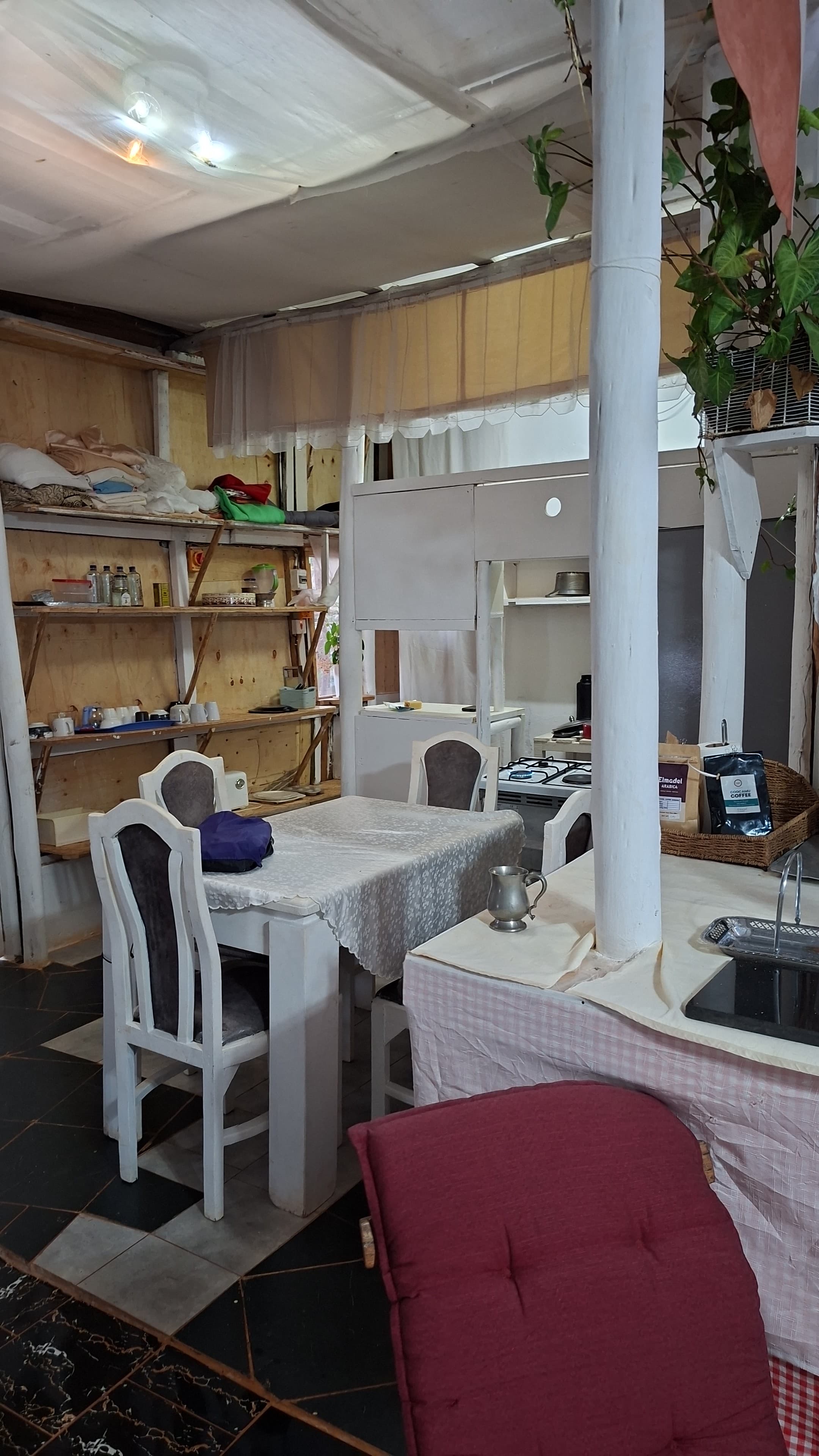 1-Bedroom Wooden Cottage – Cozy 1-Bedroom Wooden Cottage with garden views and amenities