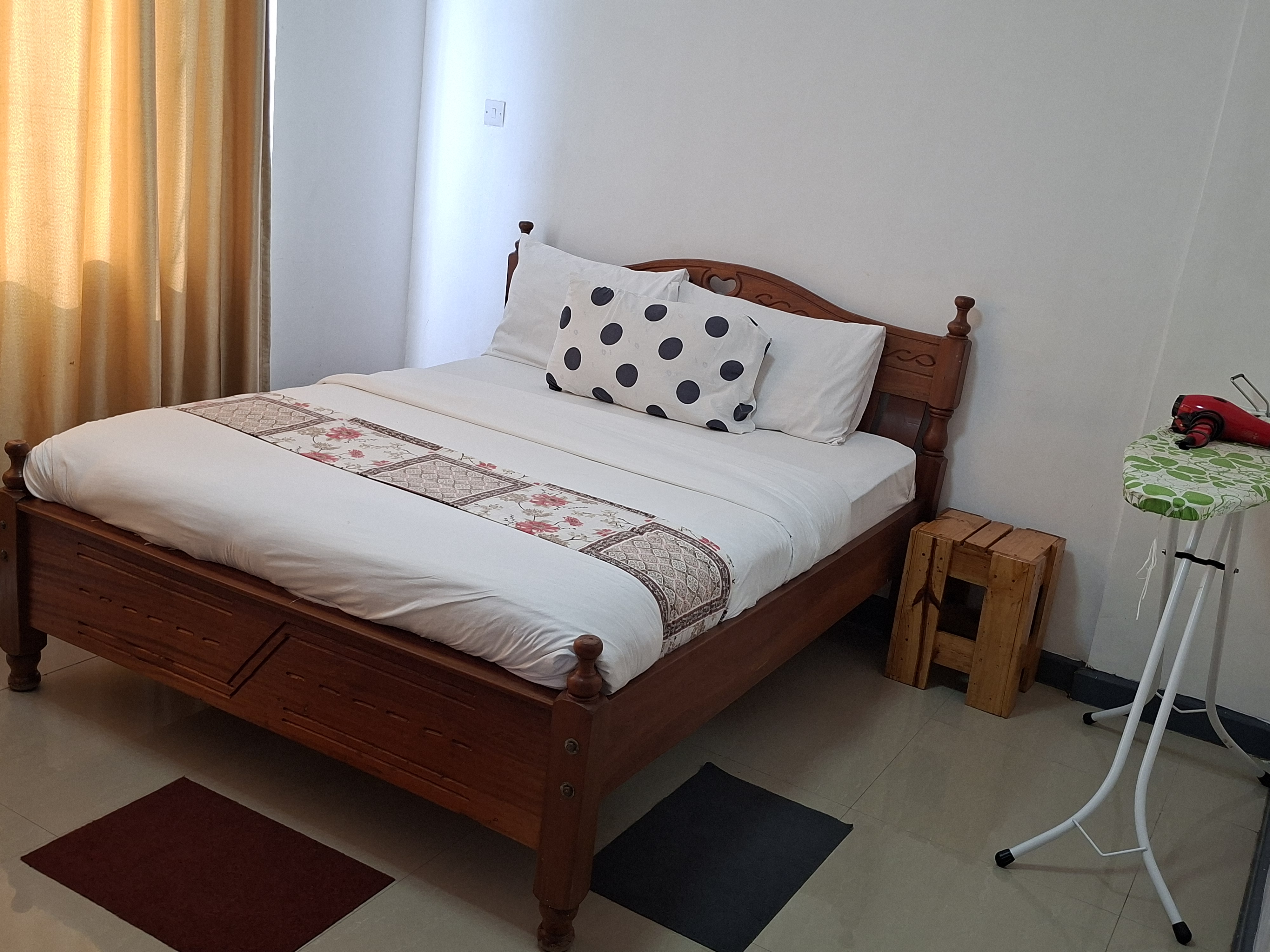 3-Bedroom House B β Stylish and comfortable for urban families, fully equipped kitchen, high-speed WiFi, secure parking